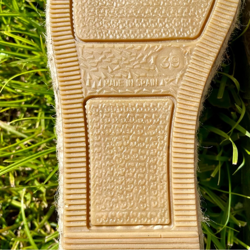 Valentino Silver Espadrille Shoe Size 9 Gold Logo Platform Jessica Closed Toe - Picture 10 of 17